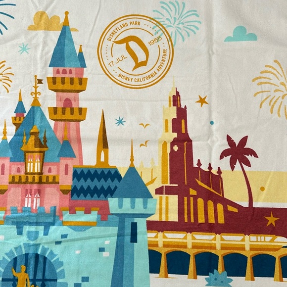 NWT Disneyland, CA Adventure large Beach Towel with Castle Design - Picture 6 of 8